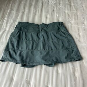 Lululemon pace rival muted green tennis skirt size 4